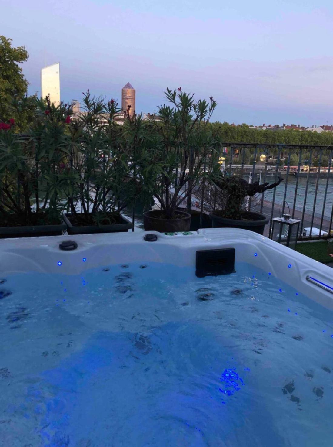 Coeur De Lyon Avec Terrasse Et Jacuzzi Lejlighed Eksteriør billede